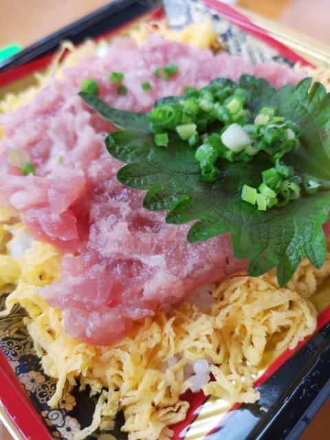 寺泊漁港海鮮丼ランチネギトロ丼がおすすめ画像